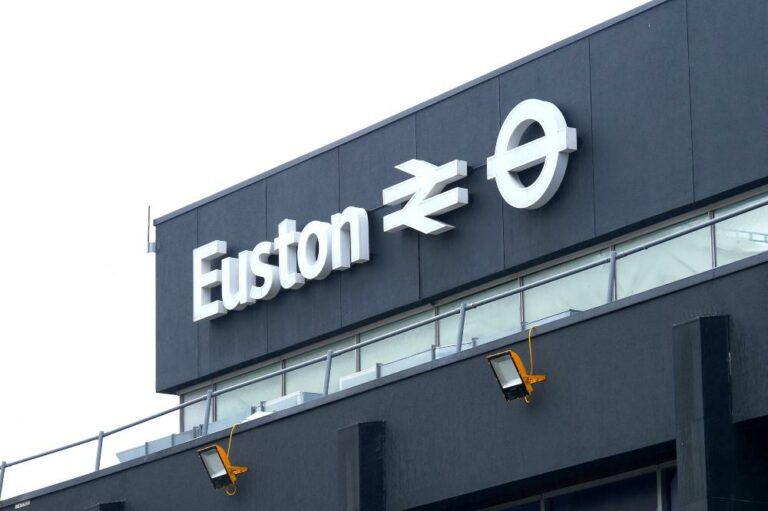 Left luggage at Euston Station Contactless options £5 per bag/day